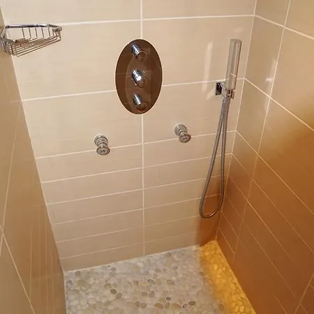 Sous Les Courtines *