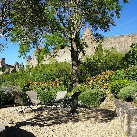 Sous Les Courtines