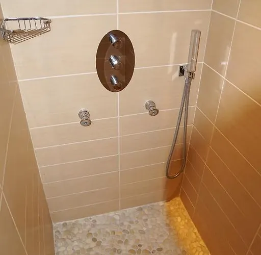 Sous Les Courtines *