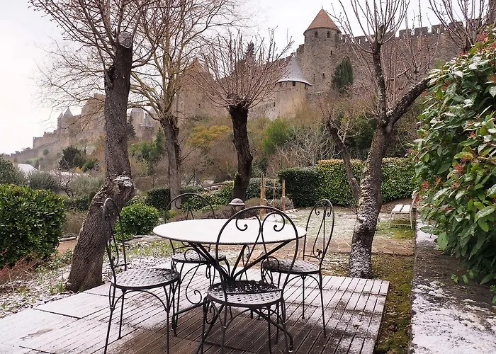 Sous Les Courtines *